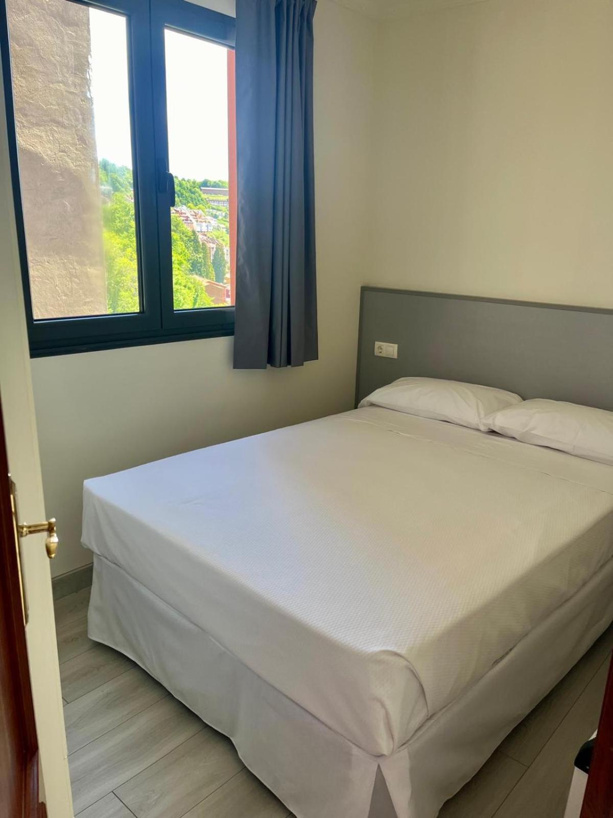 Apartamentos Turisticos Palacio De Meras Tineo Kültér fotó